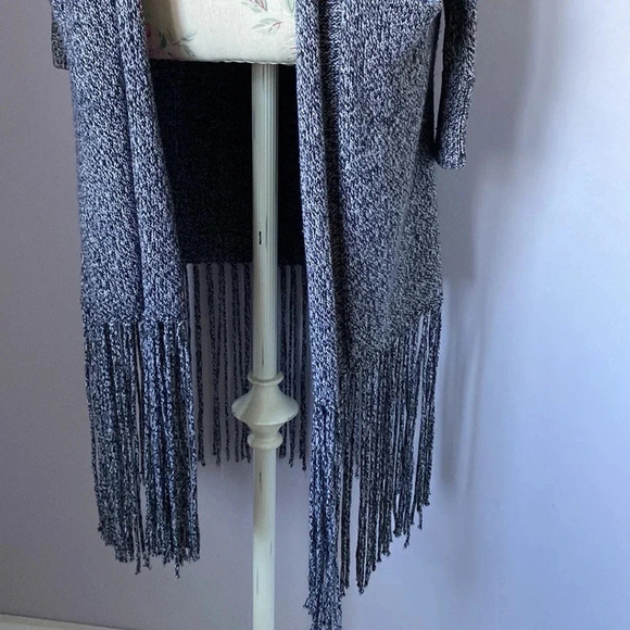 W by worry cardigan with fringe trim - Picture 3 of 13